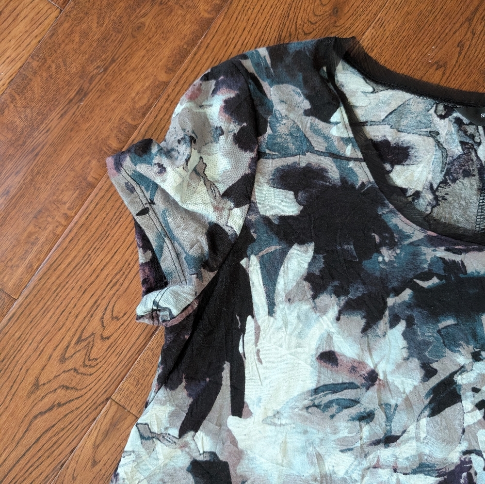 EUC Simply Vera Vera Wang Short Sleeve Abstract Print Black Top Shirt Size Small - Picture 5 of 9